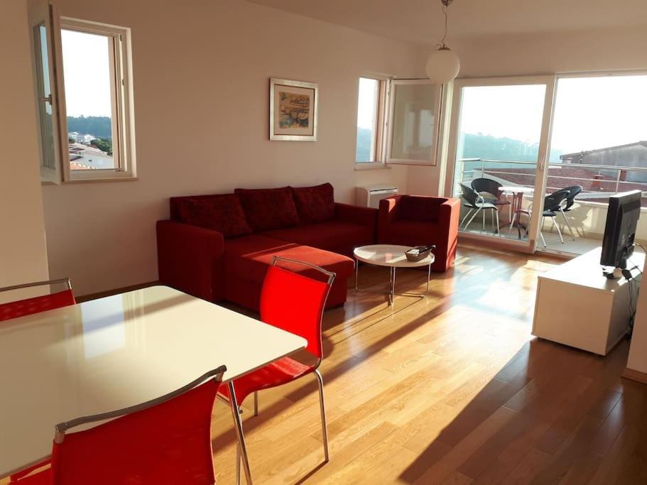Apartment Lucija - Cozy Flat In The City Center With A Sea View & Parking Makarska Exterior foto
